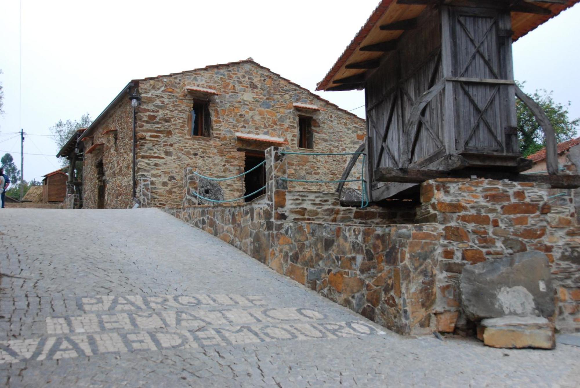 Parque Tematico Vale De Mouro Villa Buitenkant foto